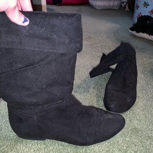 Black comfy boots